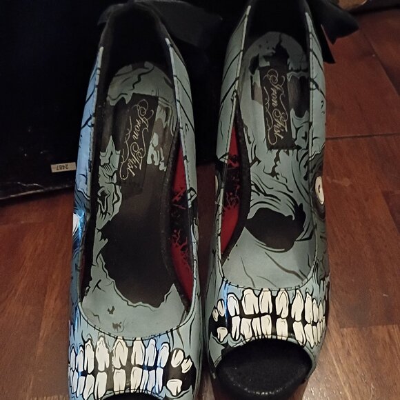 Vintage Iron Fist Zombie Pumps - Picture 2 of 3